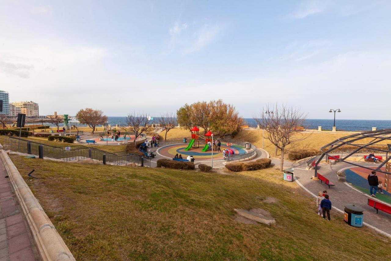Spacious Seafront Apt With Living, Sofa, Wifi & Ac By 360 Estates Sliema Esterno foto