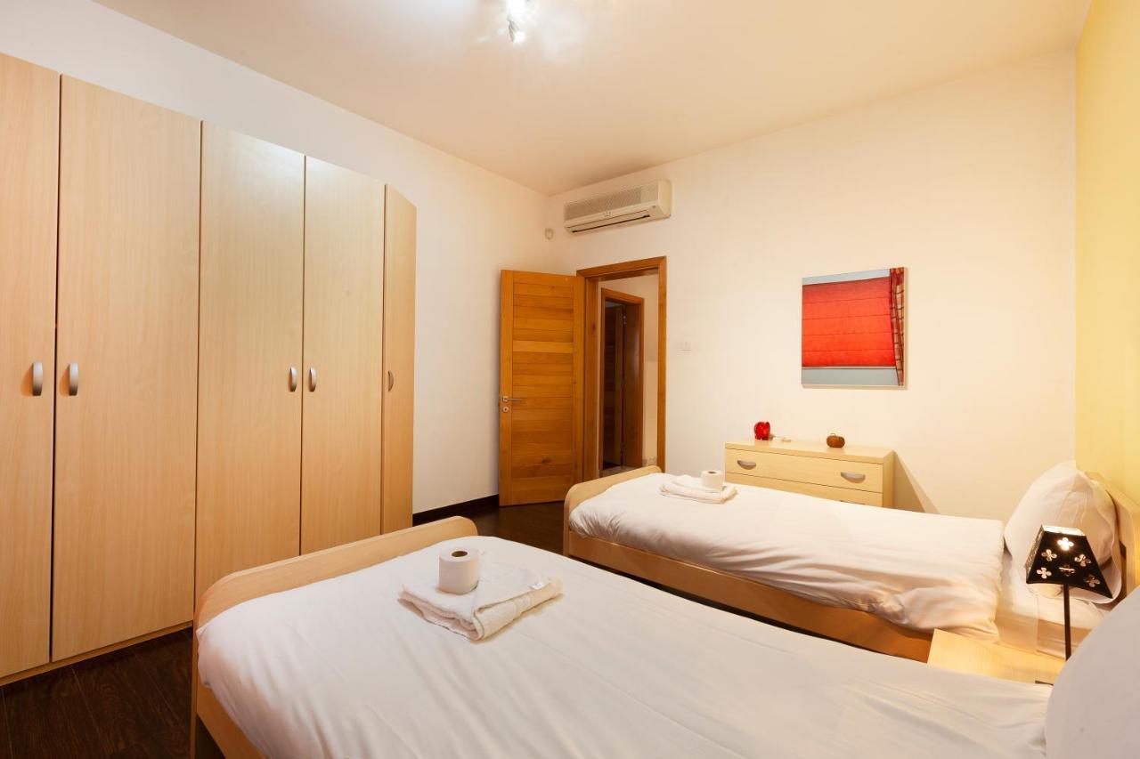 Spacious Seafront Apt With Living, Sofa, Wifi & Ac By 360 Estates Sliema Esterno foto